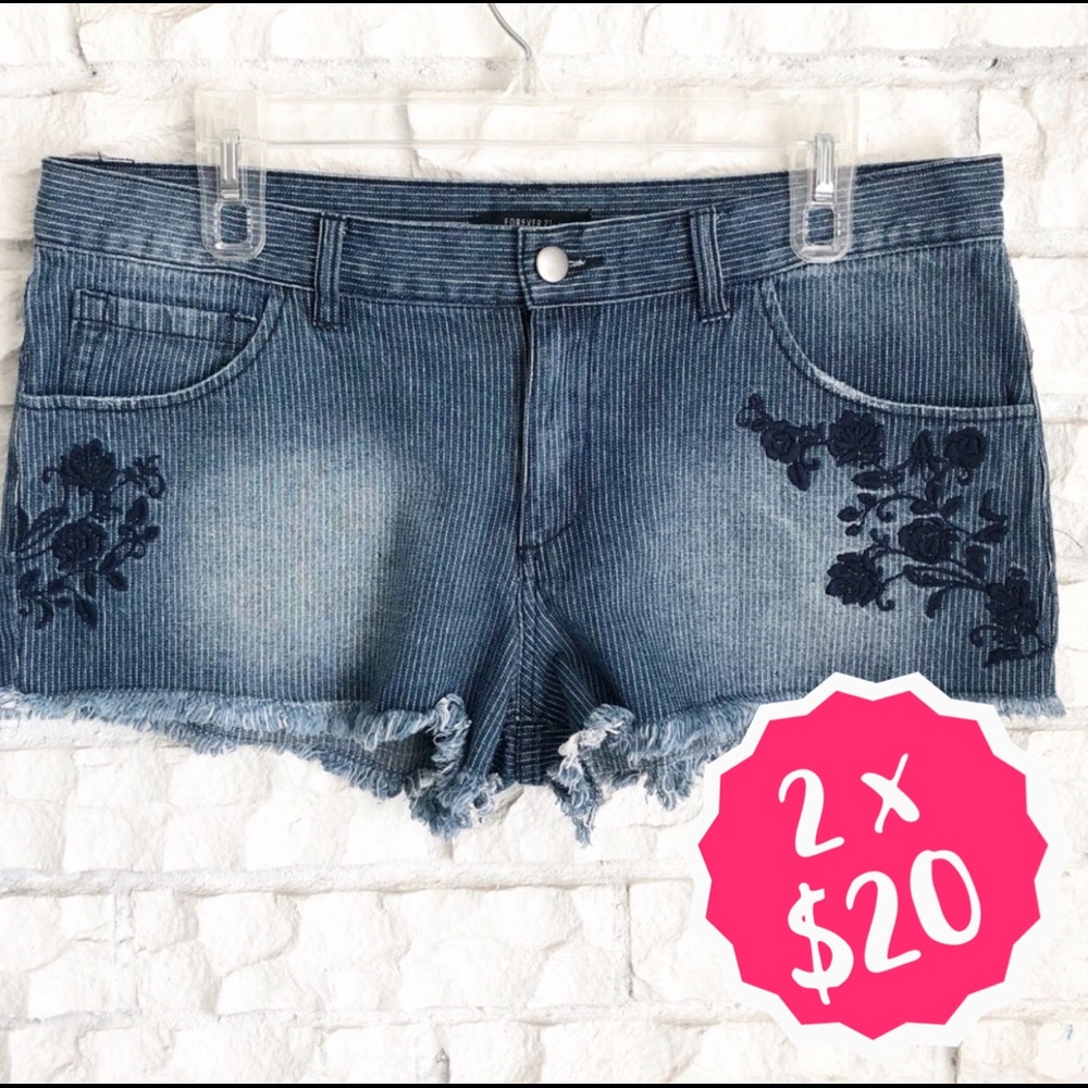 (2x$20)💙Forever 21 Striped Denim Shorts-Size 29💙